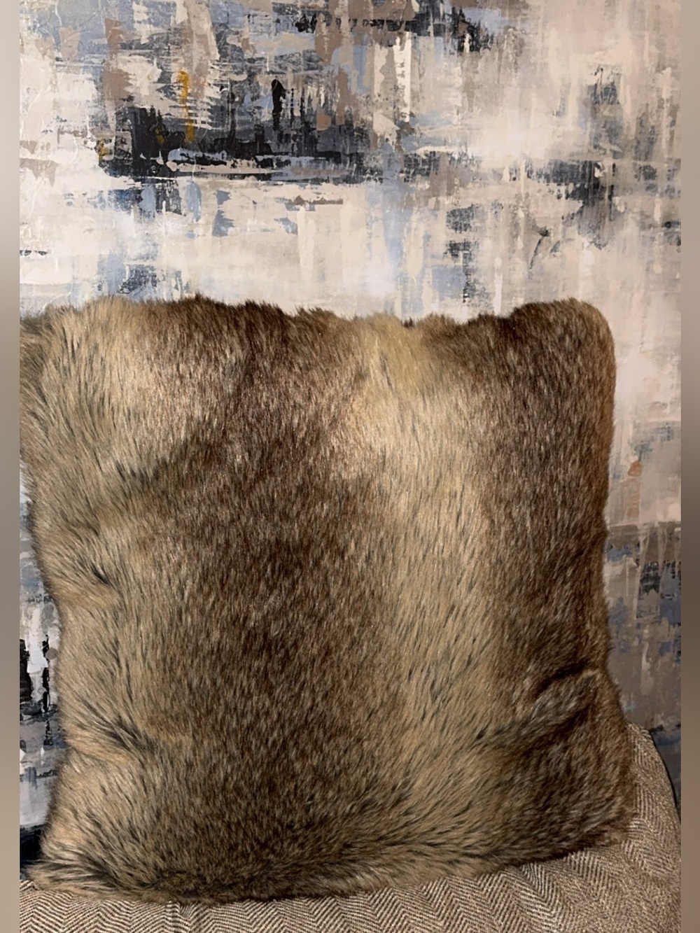 [EUC] ELEGANT BEAUTIFUL FAUX FUR HOME DECOR ACCENT THROW PILLOW 20x20 BROWN (1)